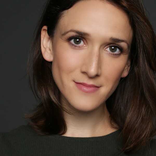 Keely Hutton headshot